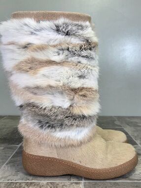 VINTAGE PAJAR CANADA HERITAGE COLLECTION FUR SHEARLING LINED WINTER BOOTS.